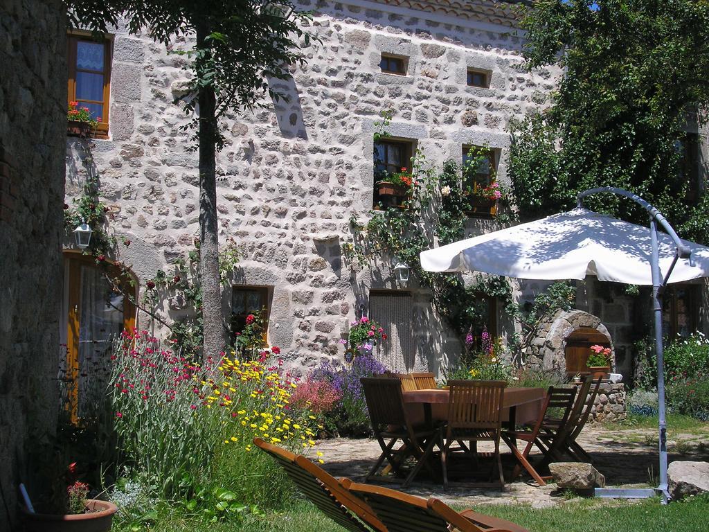 Chambre D'Hotes Myrtille Usson-en-Forez Exterior foto