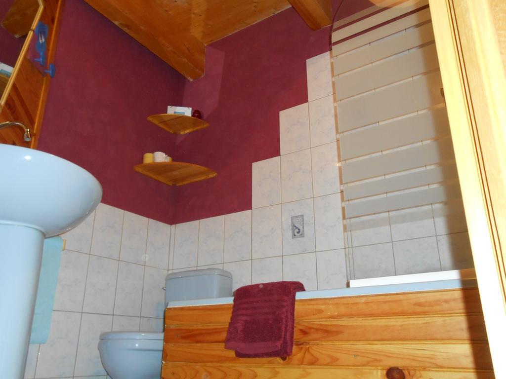 Chambre D'Hotes Myrtille Usson-en-Forez Exterior foto
