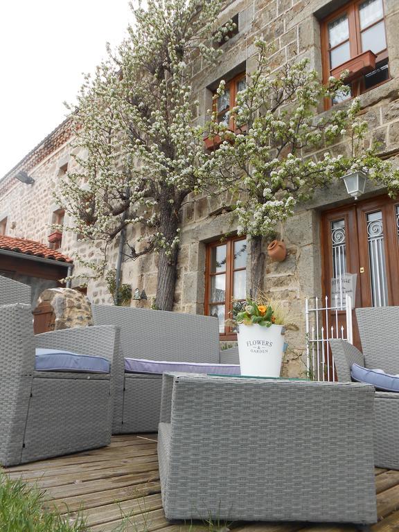 Chambre D'Hotes Myrtille Usson-en-Forez Exterior foto