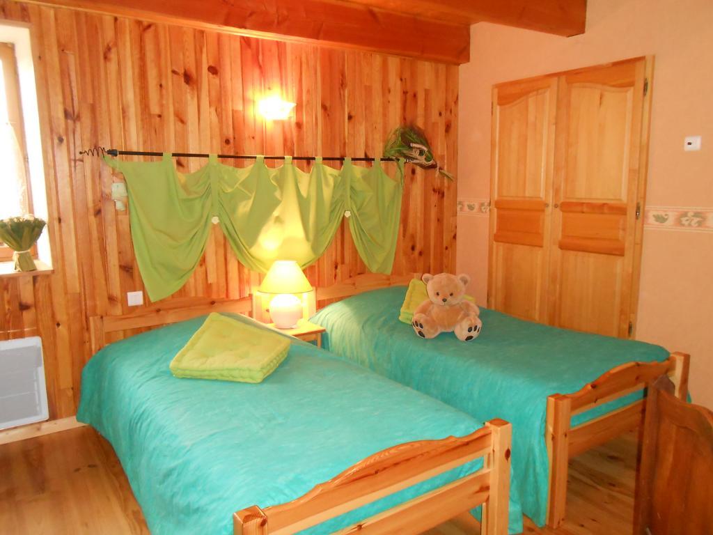 Chambre D'Hotes Myrtille Usson-en-Forez Exterior foto