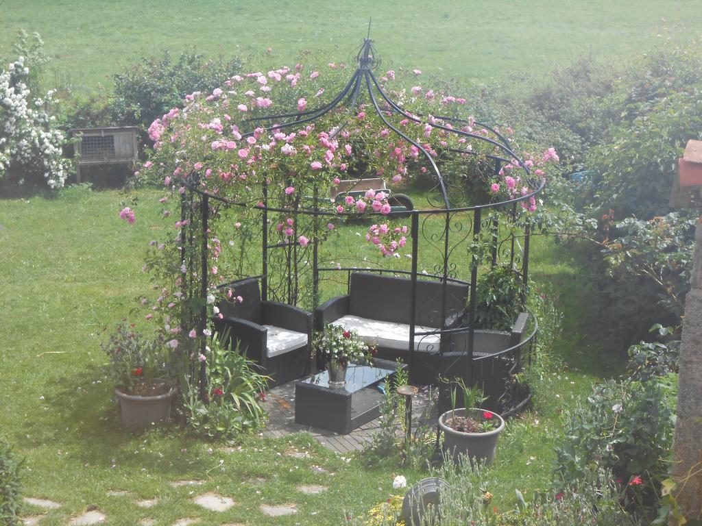 Chambre D'Hotes Myrtille Usson-en-Forez Exterior foto